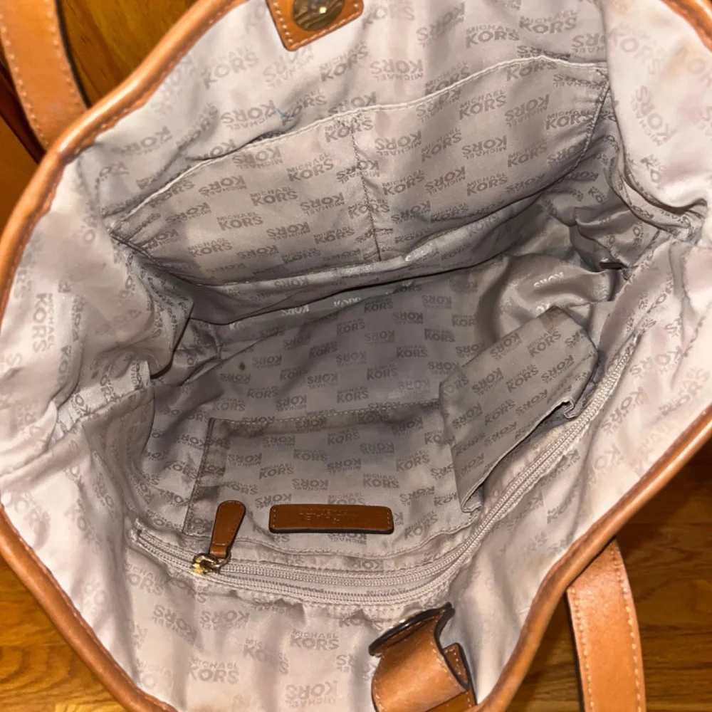 Michael Kors Tote Bag - Picture 5 of 7